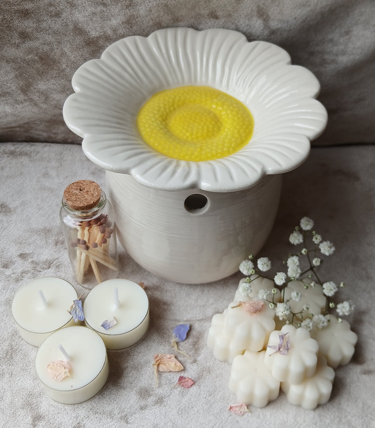 Free Delivery! Daisy - Gift Box