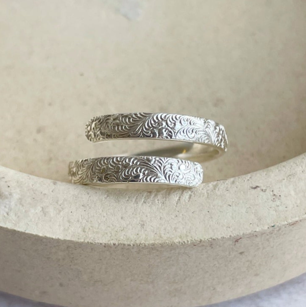 Free Delivery! Sterling Silver Lace Thumb Ring