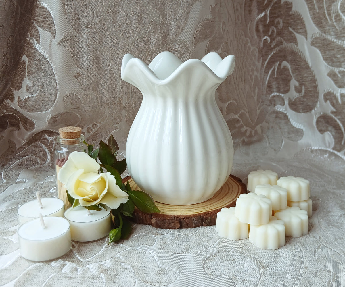 White Pleated Flare Wax Melt Burner - Gift Box