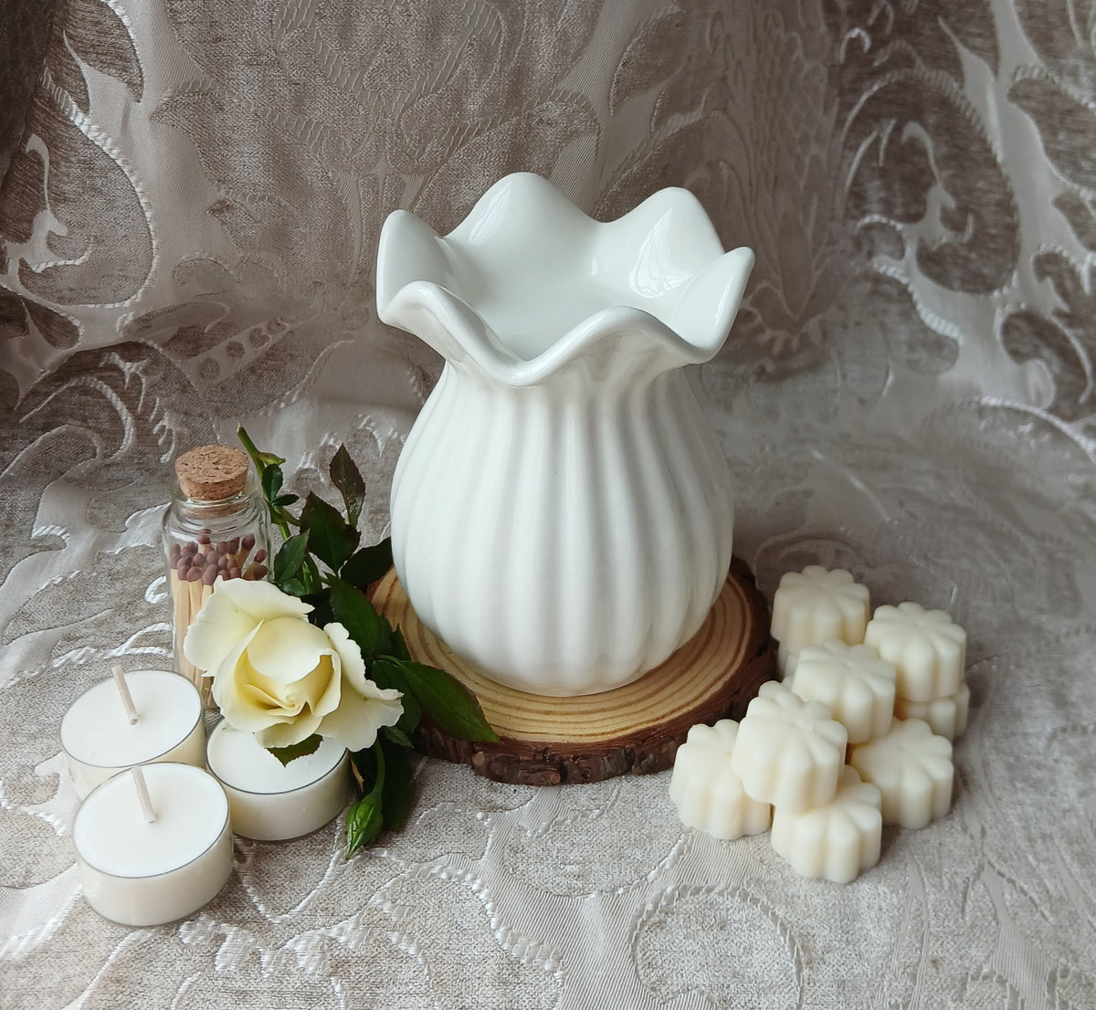 White Pleated Flare Wax Melt Burner - Gift Box